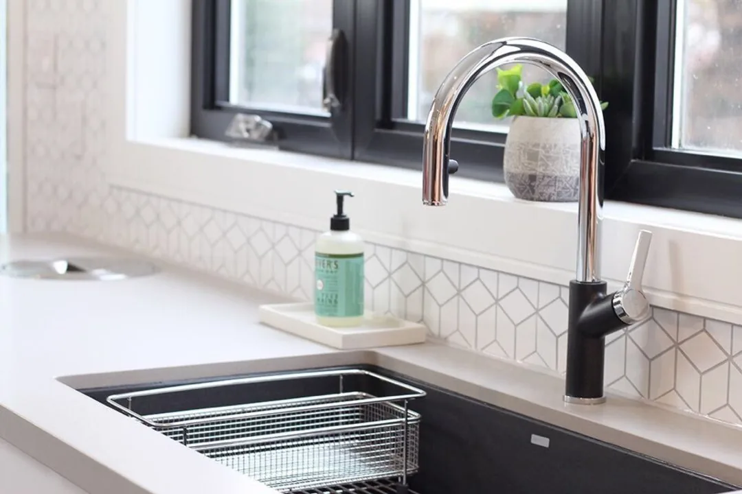 Artisan Grey Hanstone Quartz installed — project photo 1