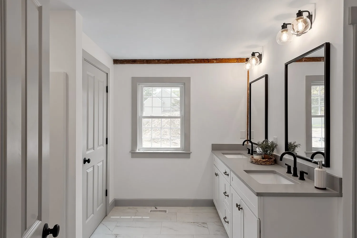 Artisan Grey Hanstone Quartz installed — project photo 3