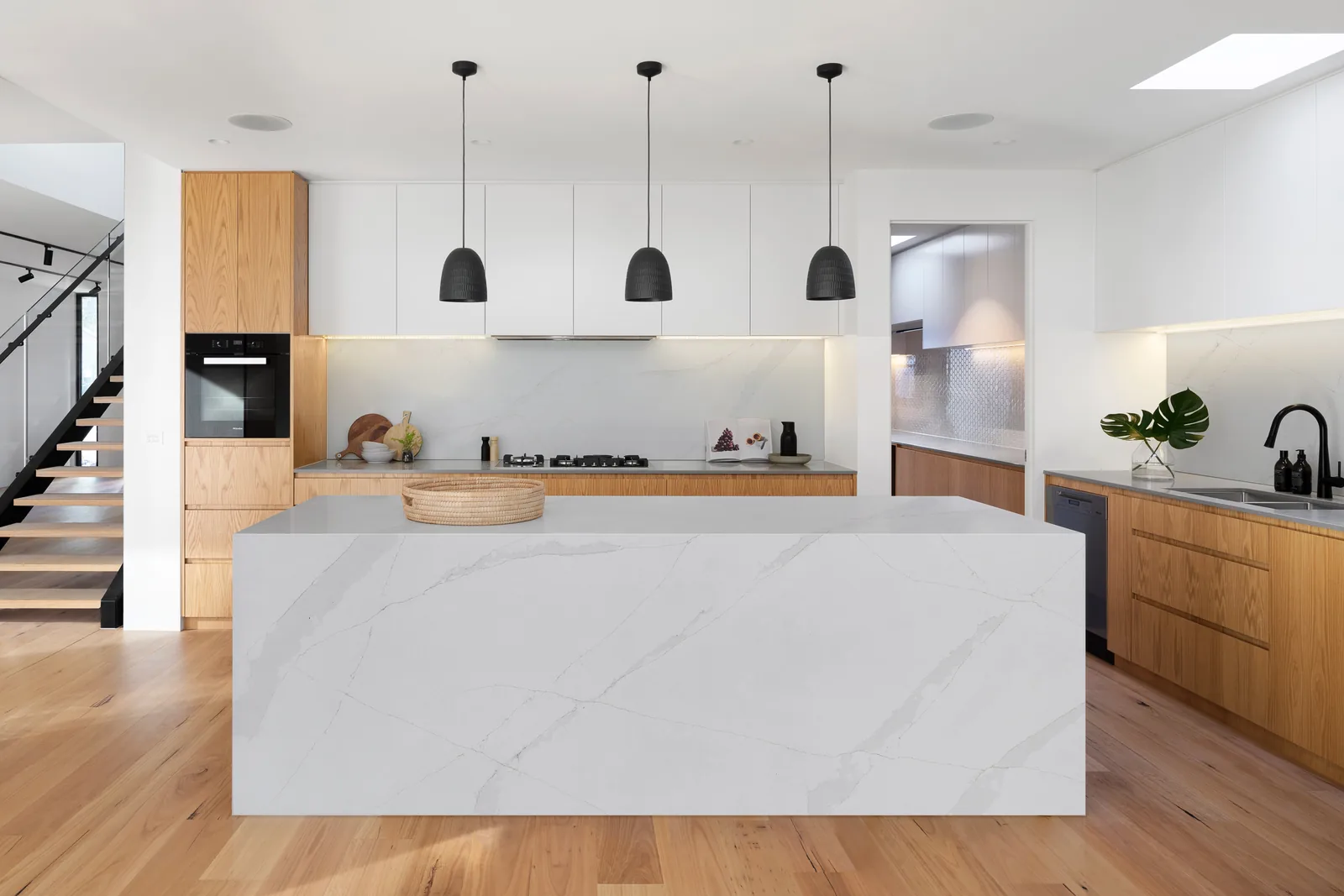 Aurelia Hanstone Quartz installed — project photo 2