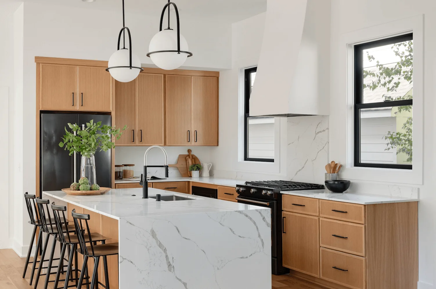 Calacatta Extra Hanstone Quartz installed — project photo 1