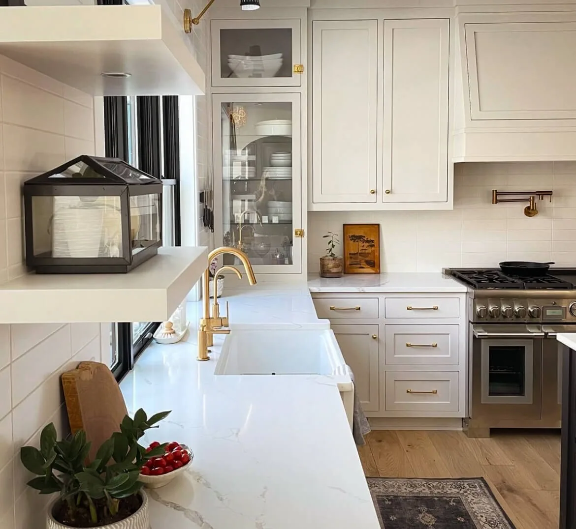 Calacatta Extra Hanstone Quartz installed — project photo 2