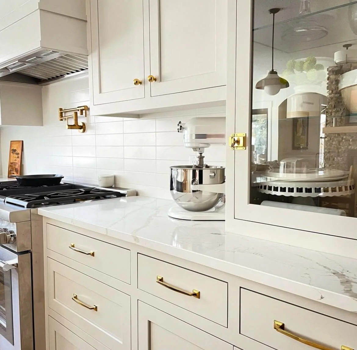Calacatta Extra Hanstone Quartz installed — project photo 3