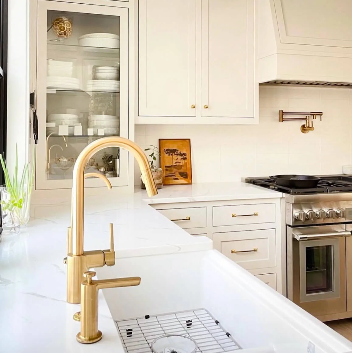 Calacatta Extra Hanstone Quartz installed — project photo 4