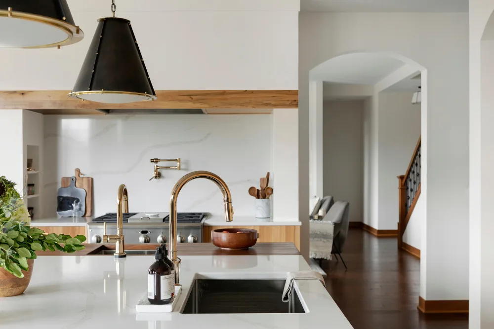 Calacatta Gold Hanstone Quartz installed — project photo 3