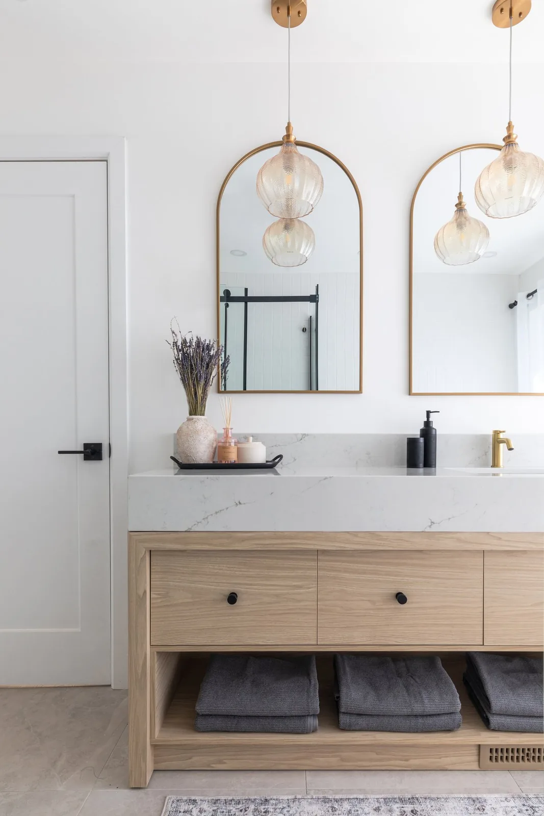Calacatta Venato Hanstone Quartz installed — project photo 1