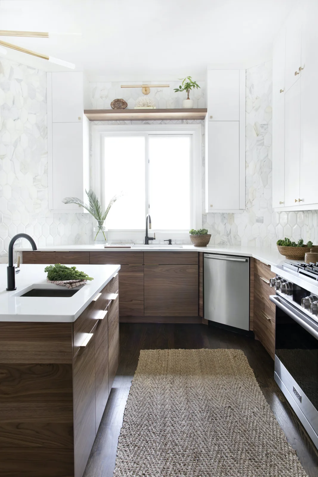 Chantilly Hanstone Quartz installed — project photo 7