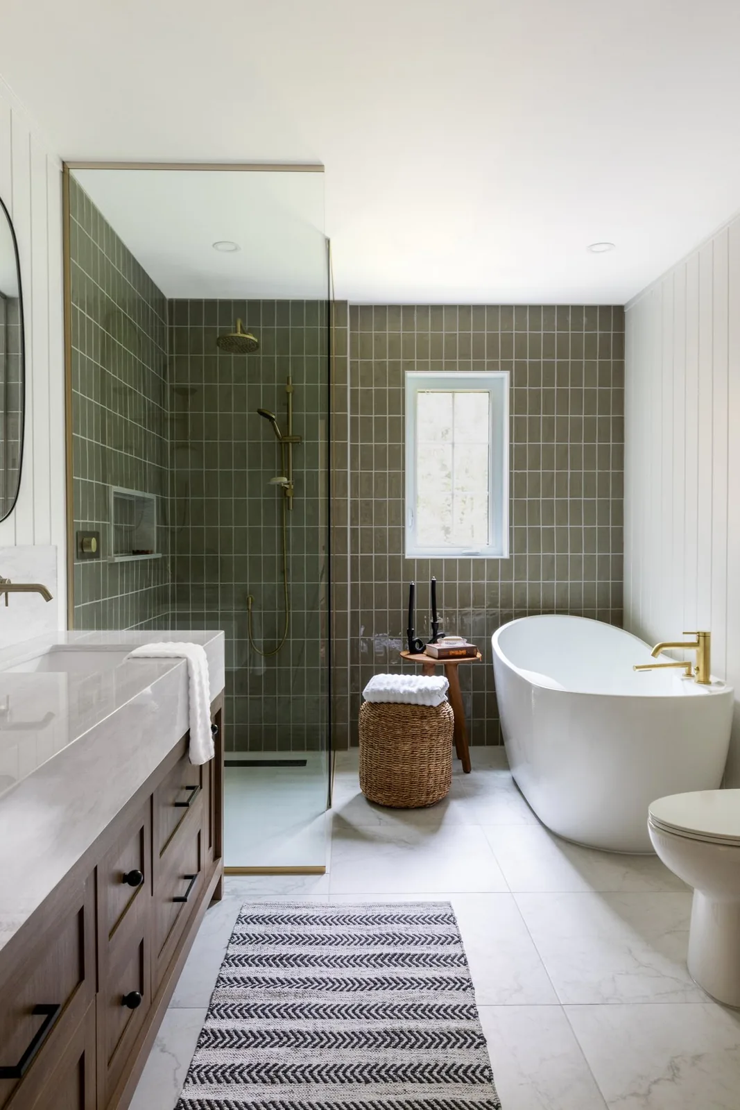 Elba White Hanstone Quartz installed — project photo 3