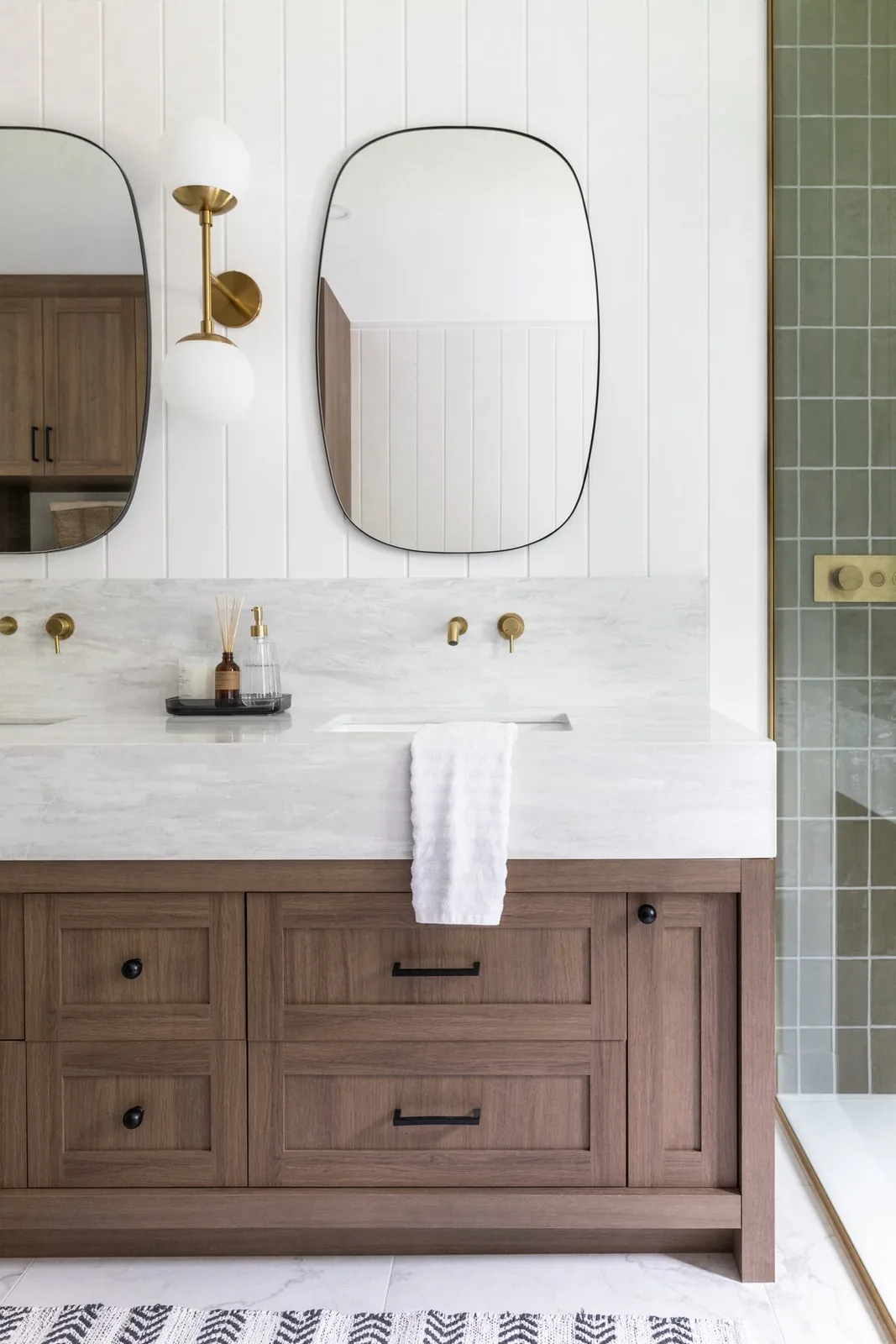 Elba White Hanstone Quartz installed — project photo 4