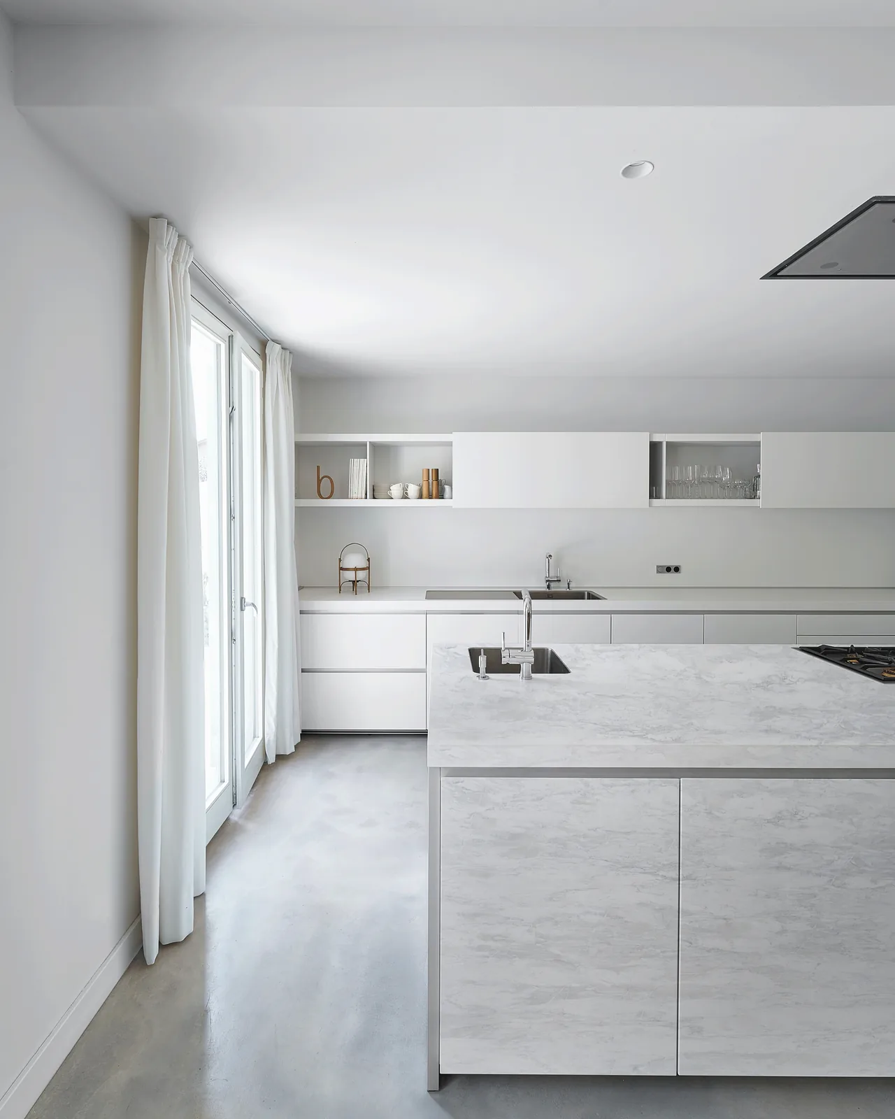 Elba White Hanstone Quartz installed — project photo 8