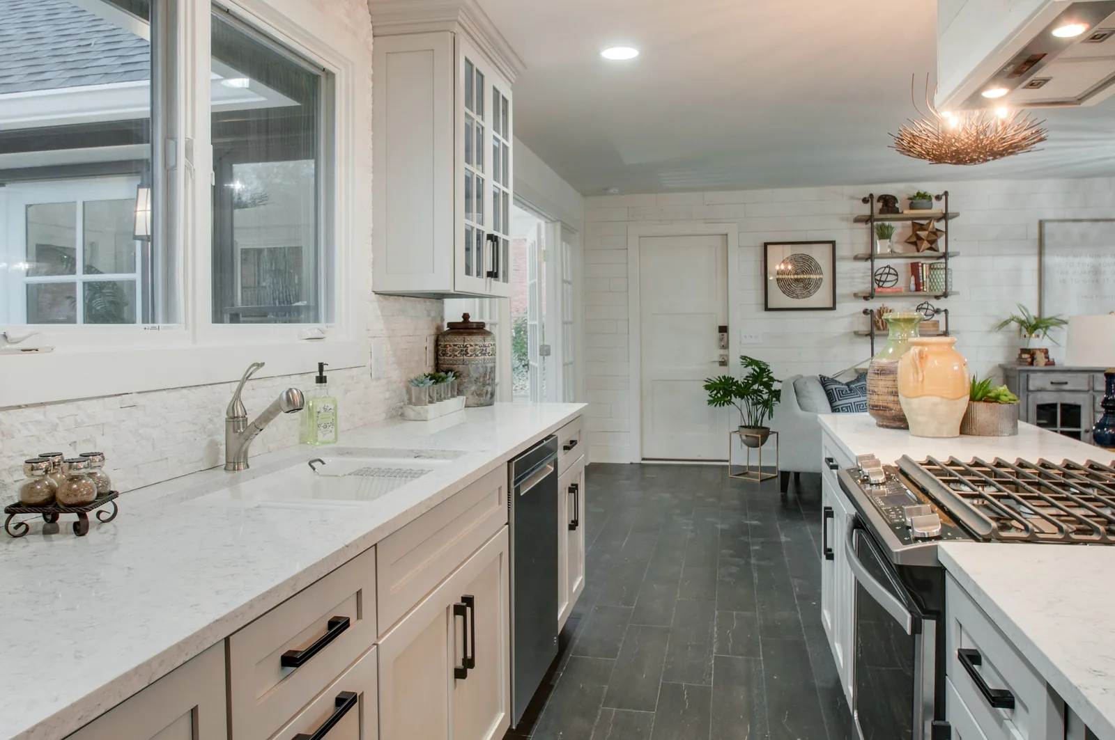 Italian Waves Hanstone Quartz installed — project photo 3