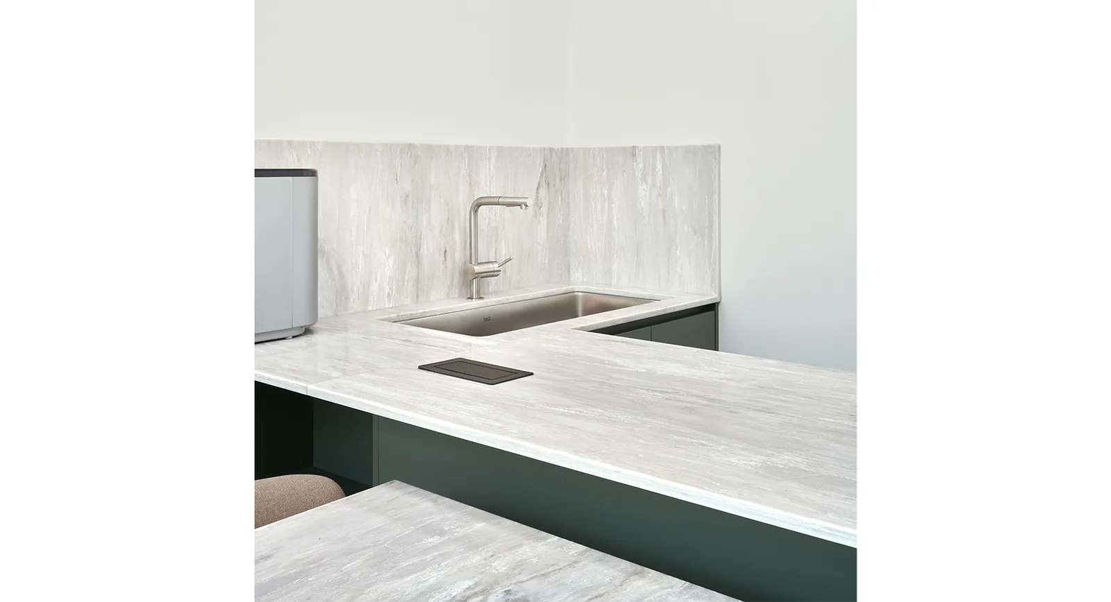 Le Blanc Hanstone Quartz installed — project photo 8
