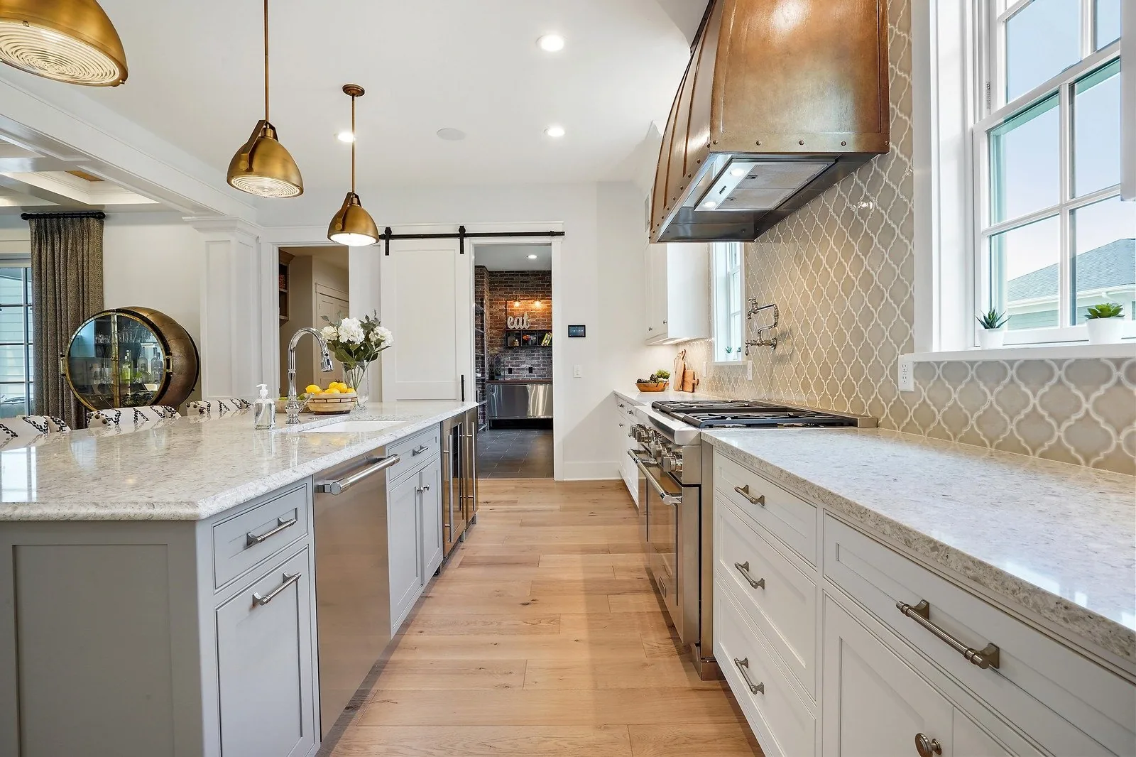 Oceana Hanstone Quartz installed — project photo 3