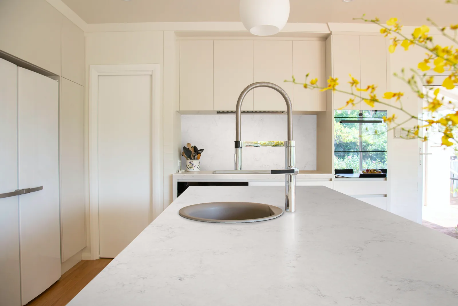 Paros Hanstone Quartz installed — project photo 2