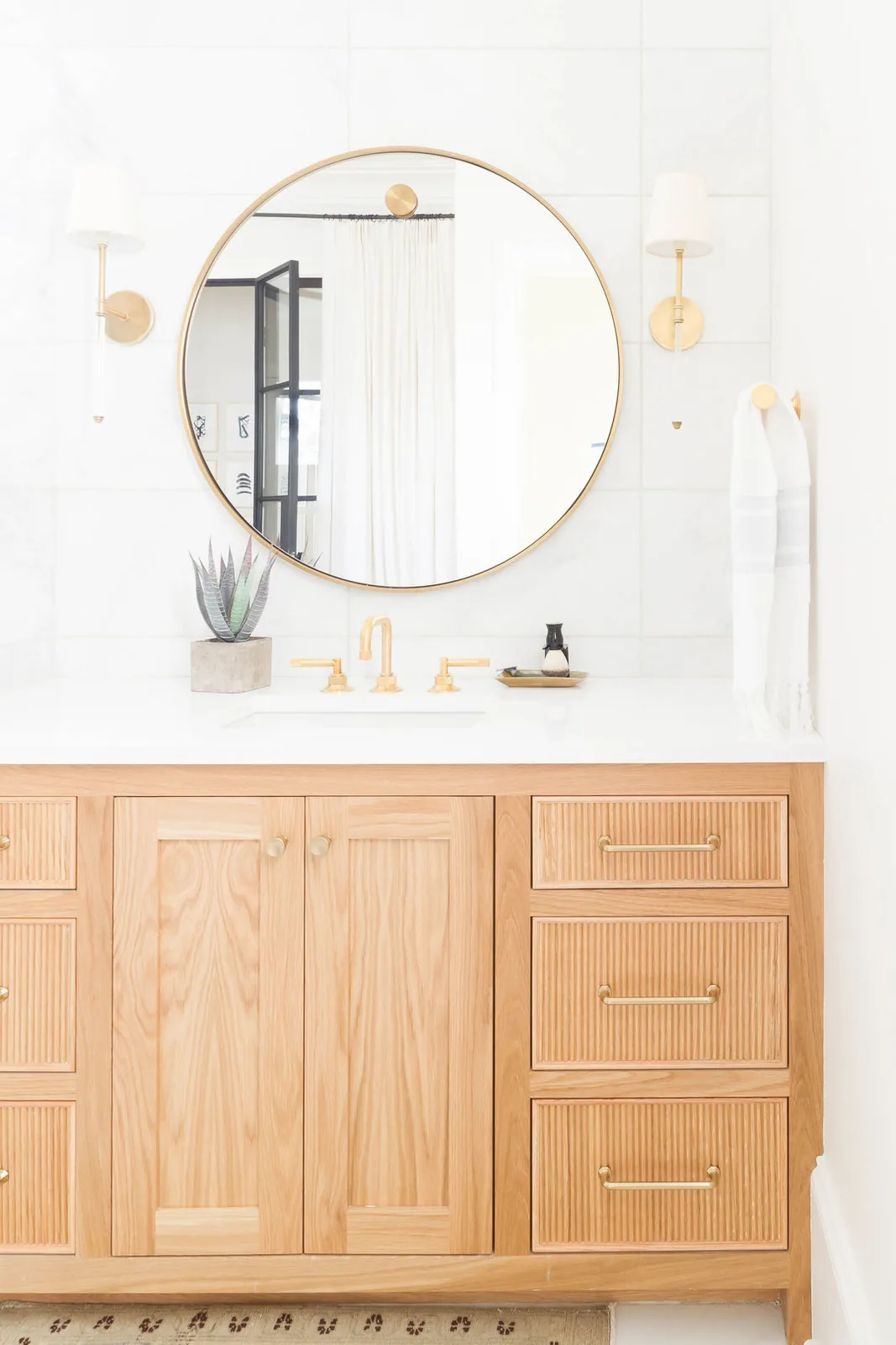 Royale Blanc Hanstone Quartz installed — project photo 4