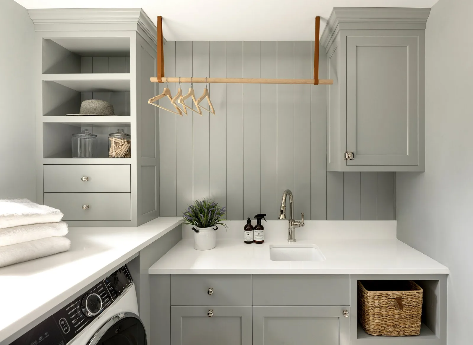 Royale Blanc Hanstone Quartz installed — project photo 7