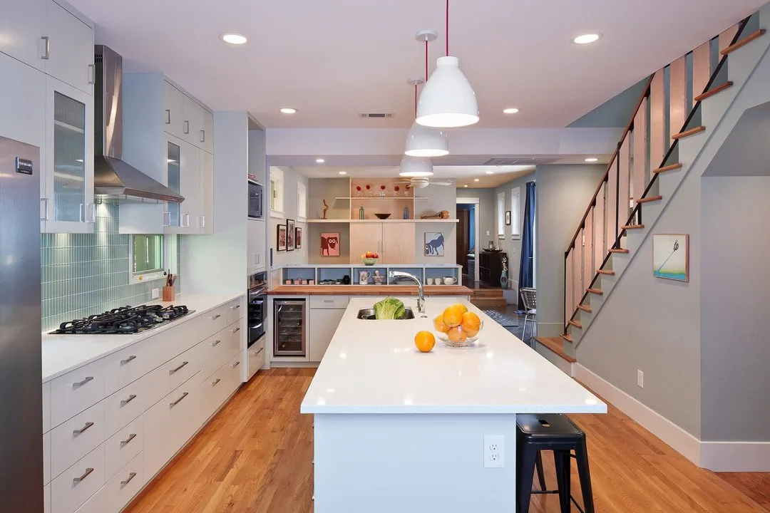 Specchio White Hanstone Quartz installed — project photo 3