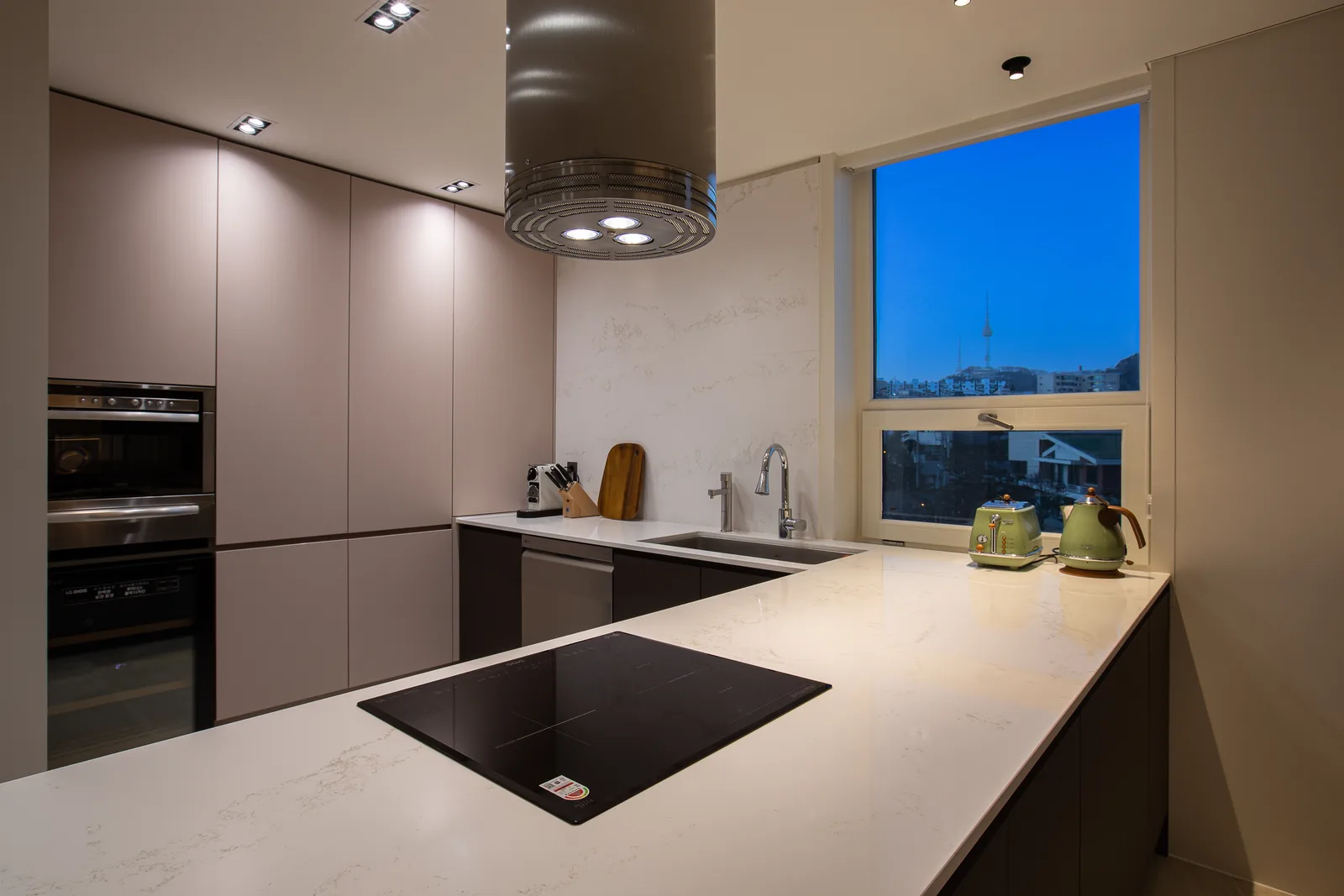 Strato Hanstone Quartz installed — project photo 1