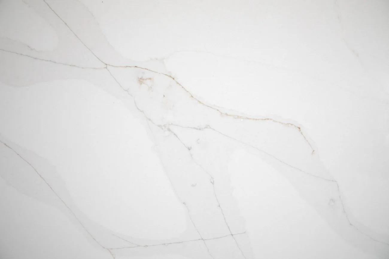 Calacatta Classic Lucciare Quartz installed — project photo 2