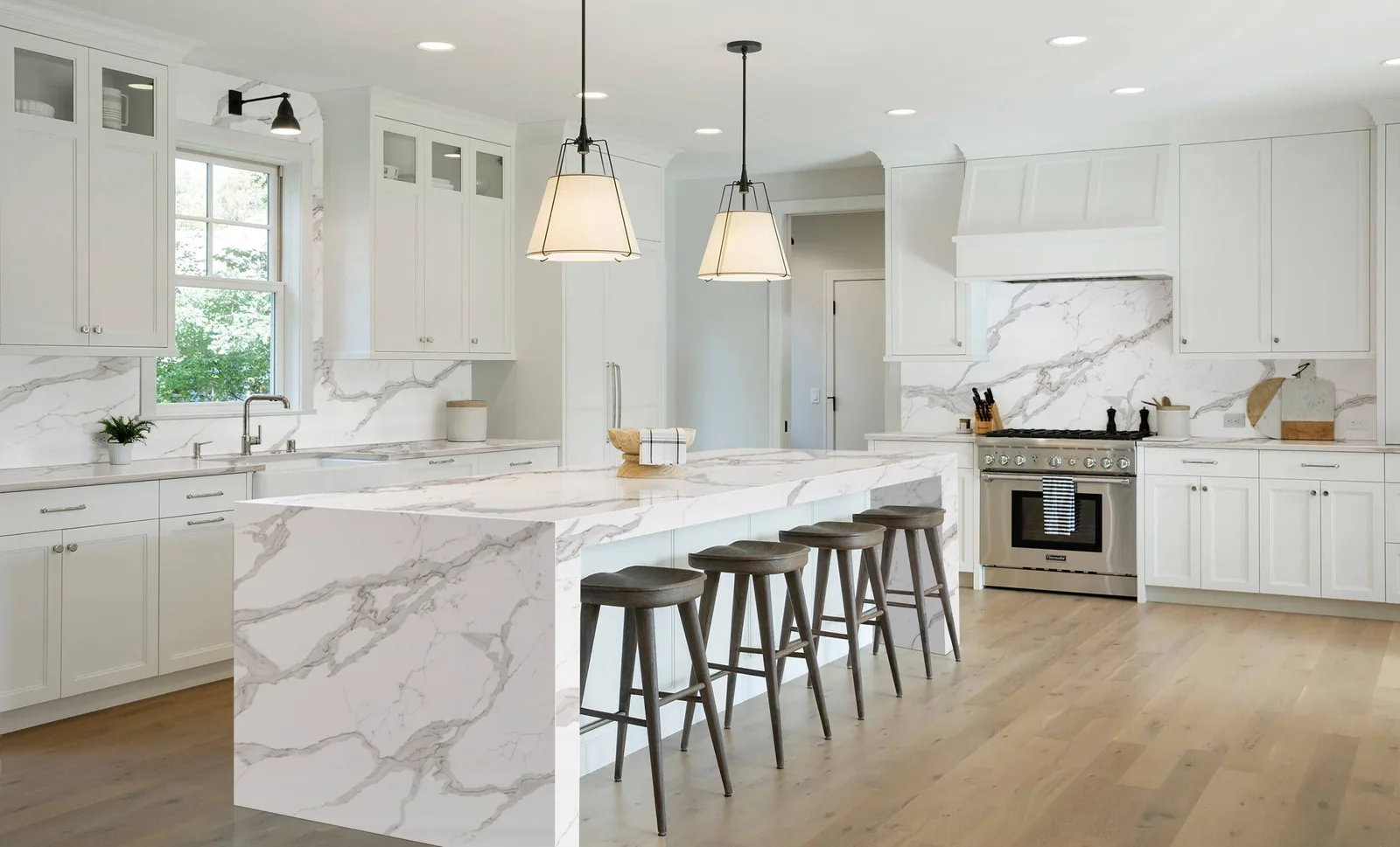 Calacatta Gold Lucciare Quartz installed — project photo 1