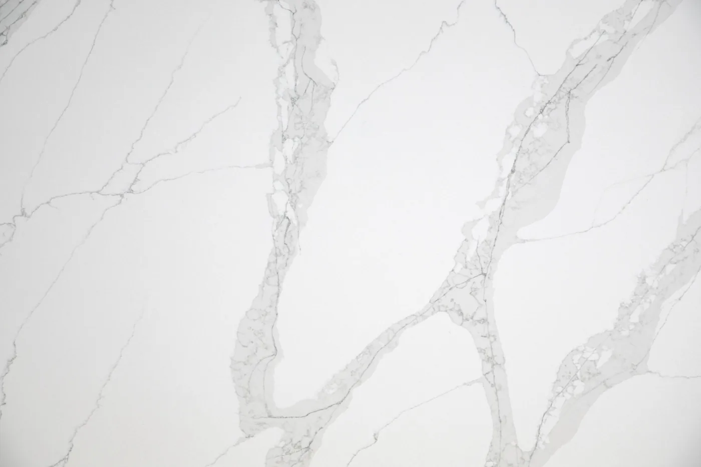 Calacatta Lincoln Lucciare Quartz installed — project photo 2