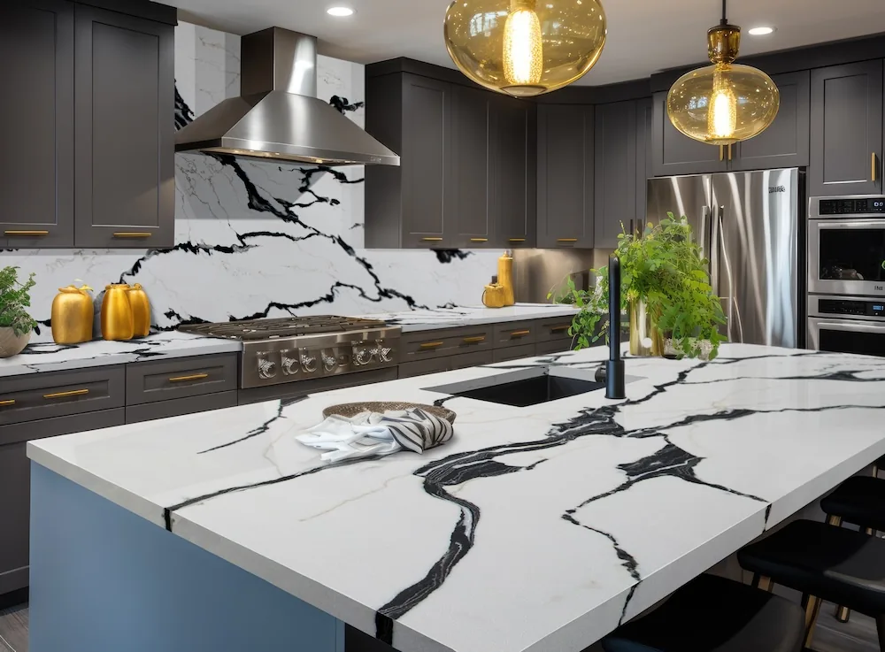 Calacatta Paonazzo Lucciare Quartz installed — project photo 1