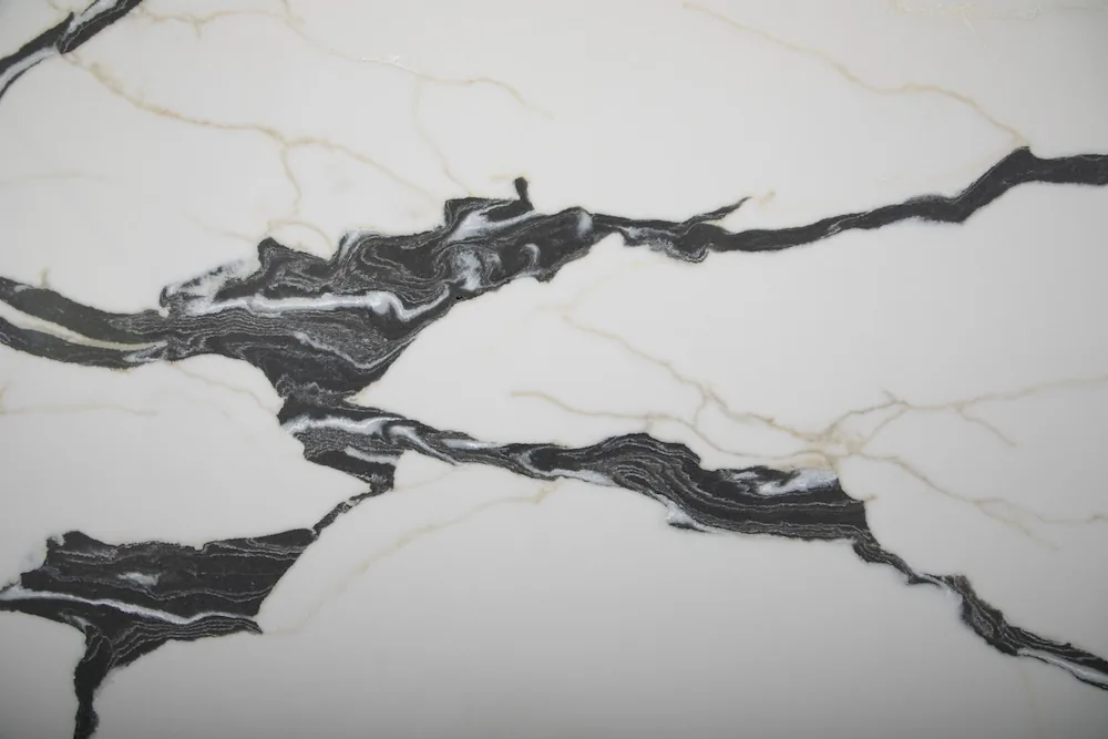 Calacatta Paonazzo Lucciare Quartz installed — project photo 3