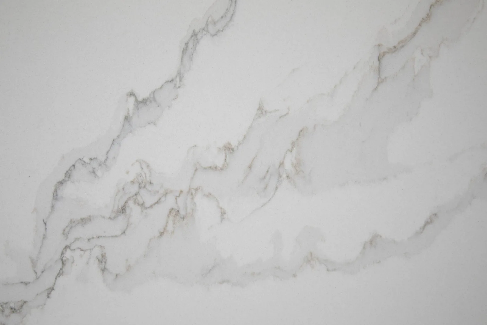 Calacatta Unique Lucciare Quartz installed — project photo 4