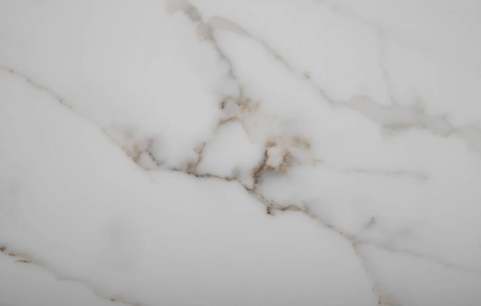 Calacatta Vagli Onyx Lucciare Quartz installed — project photo 4