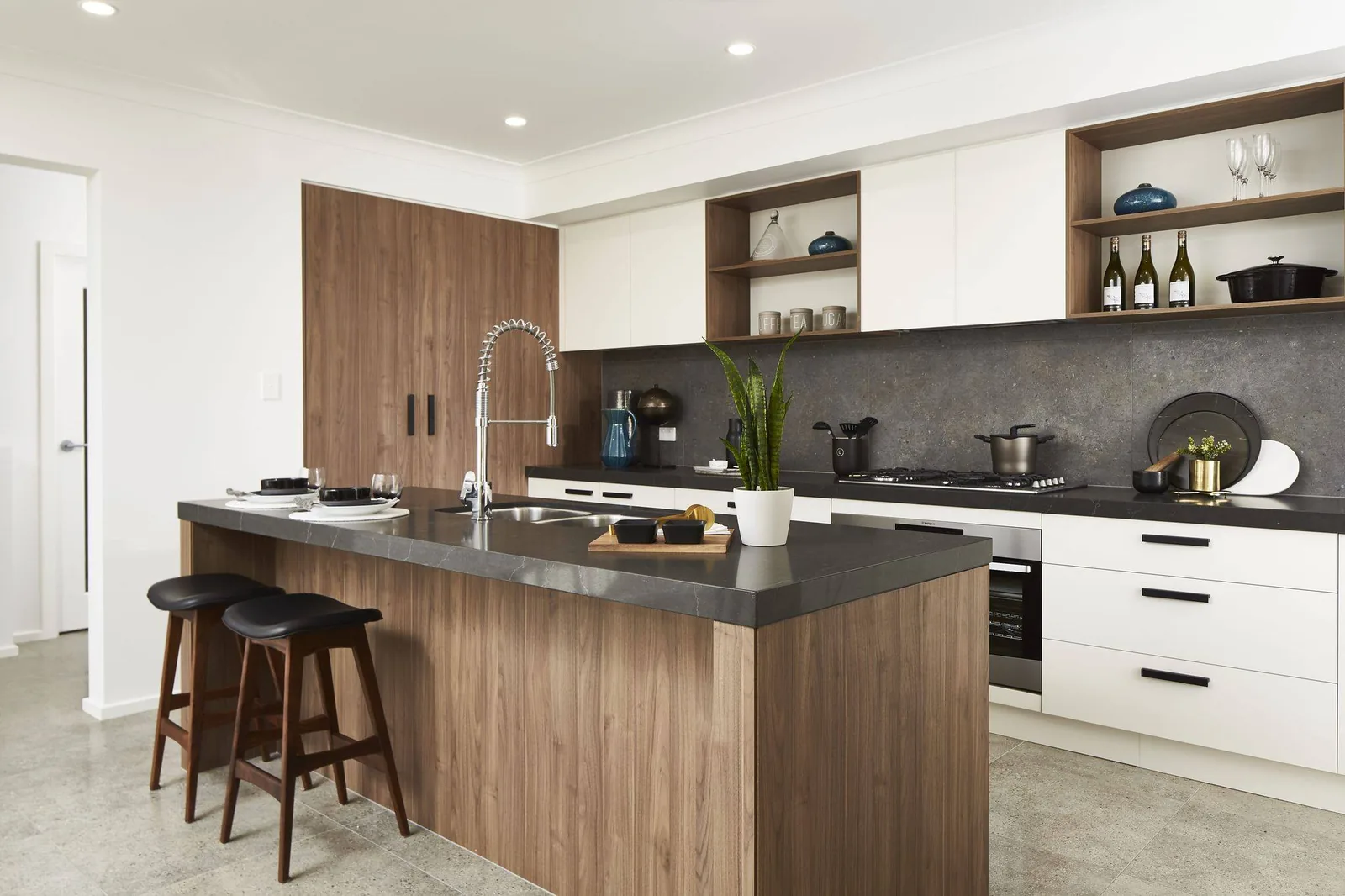Castillo Gray Lucciare Quartz installed — project photo 1