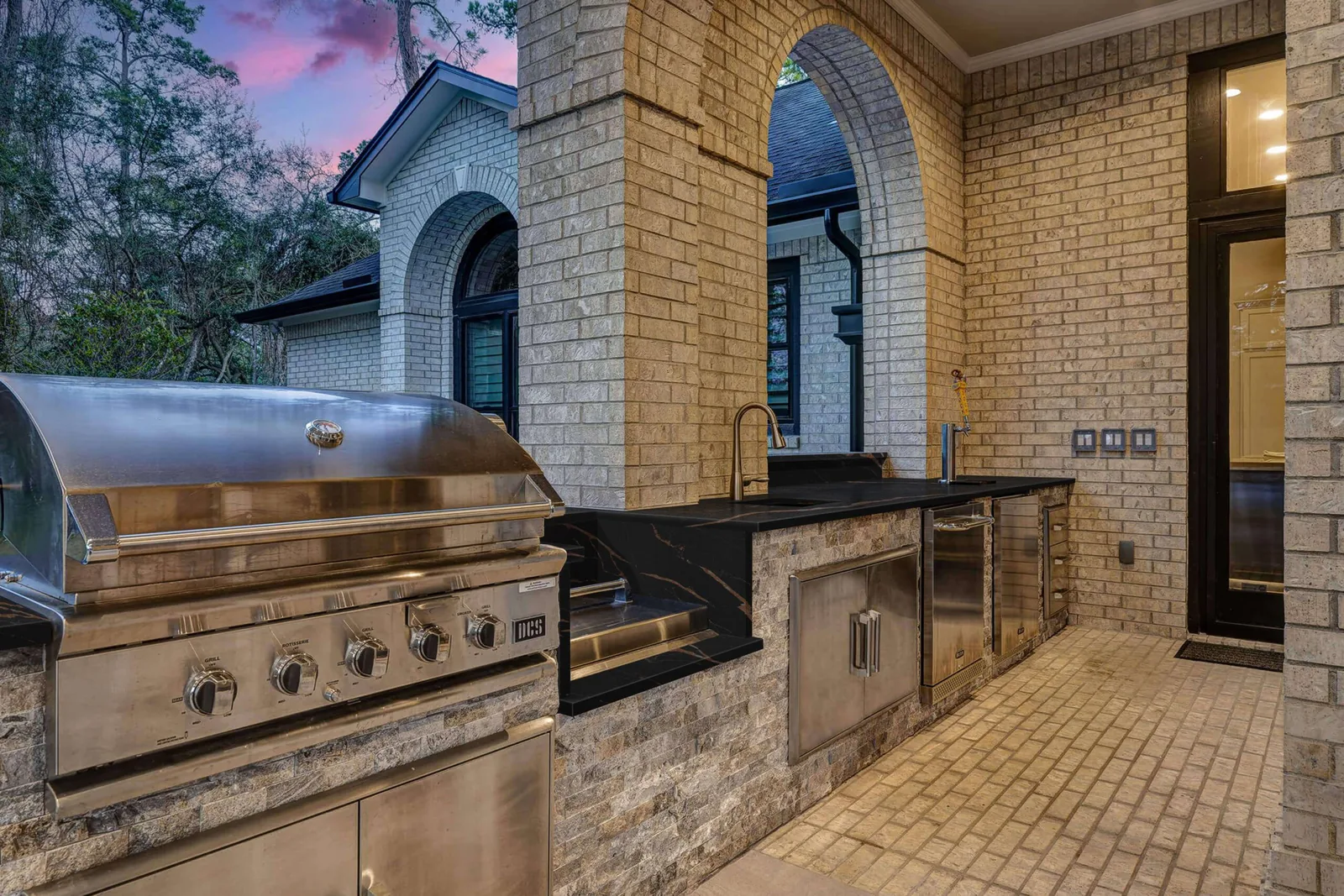 Laurence Gold Lucciare Quartz installed — project photo 2