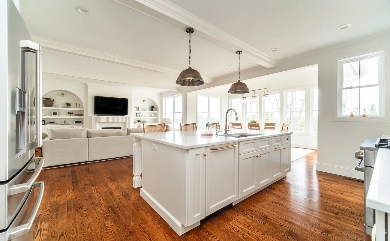 Pietra Danae Lucciare Quartz installed — project photo 1