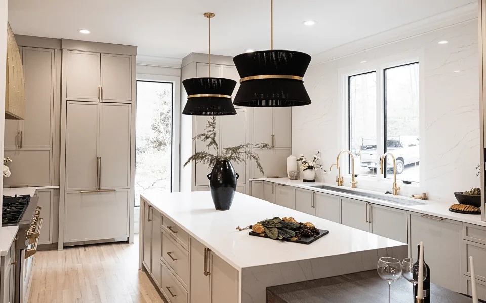 Pietra Danae Lucciare Quartz installed — project photo 3