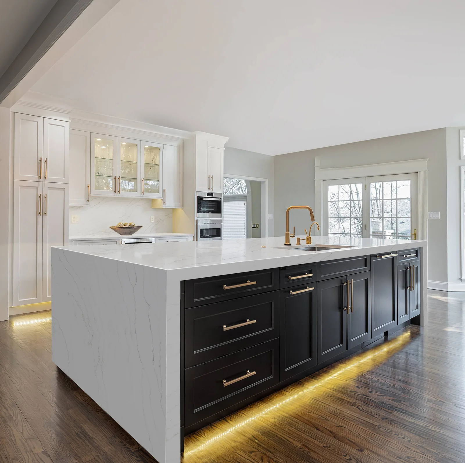 Pietra Danae Lucciare Quartz installed — project photo 5
