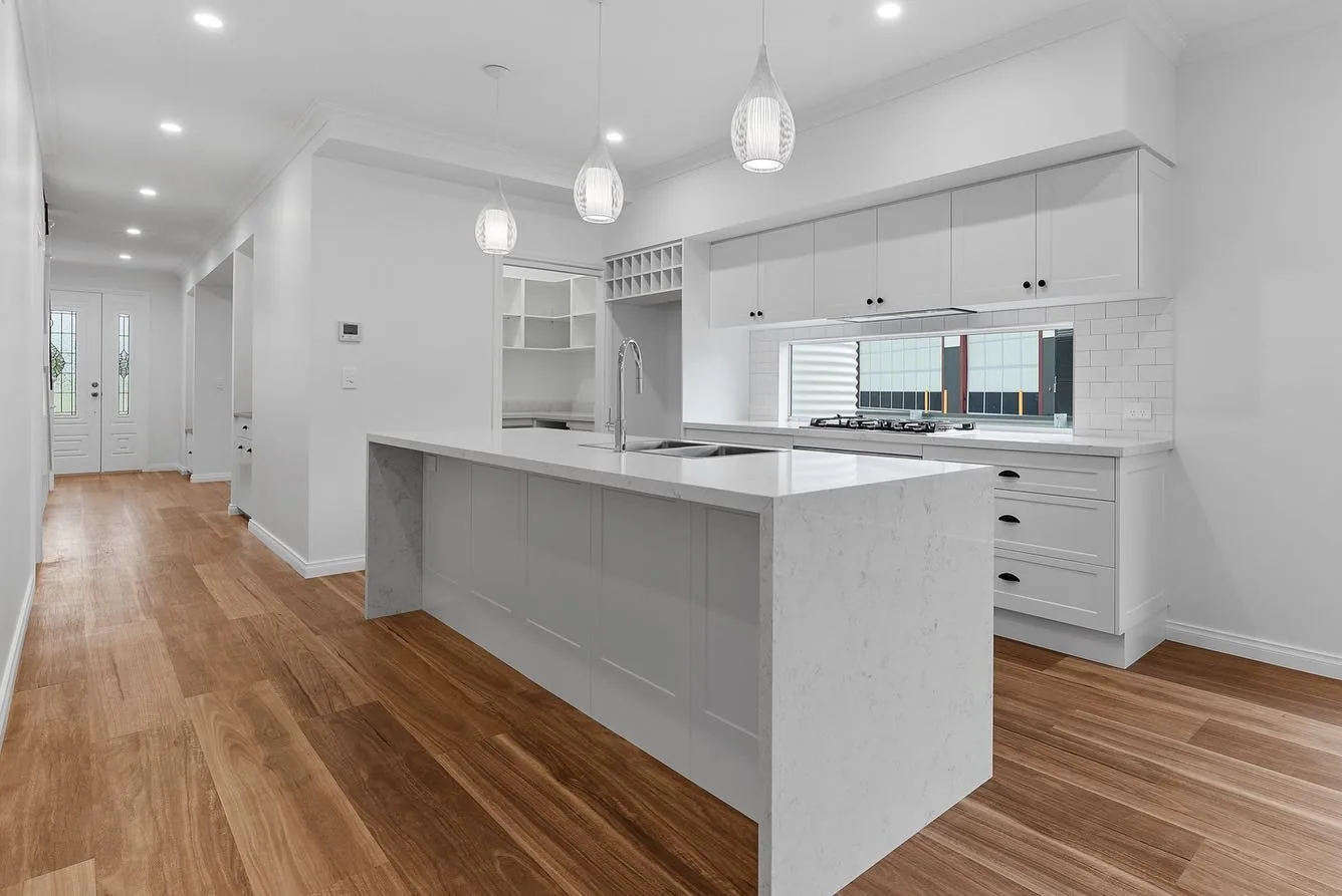 Pirgona Mist Lucciare Quartz installed — project photo 2