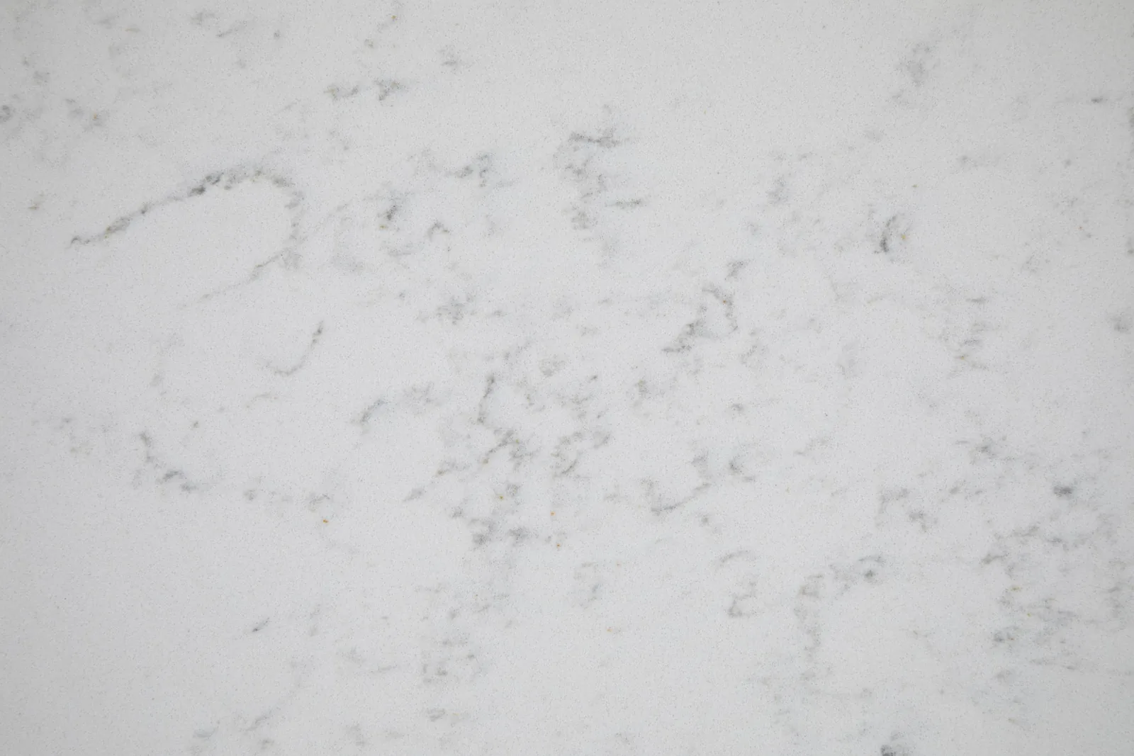 Pirgona Mist Lucciare Quartz installed — project photo 4