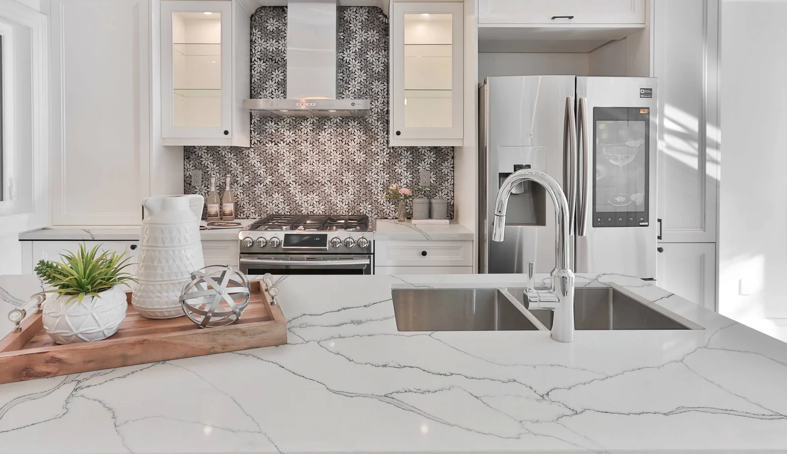 Statuario Michel Lucciare Quartz installed — project photo 3