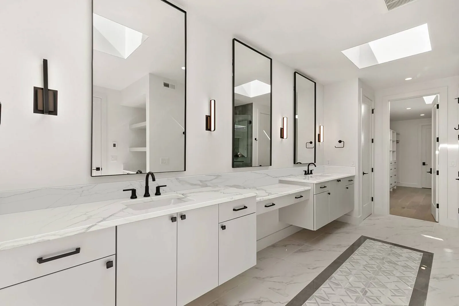 Statuario Vigaria Lucciare Quartz installed — project photo 1