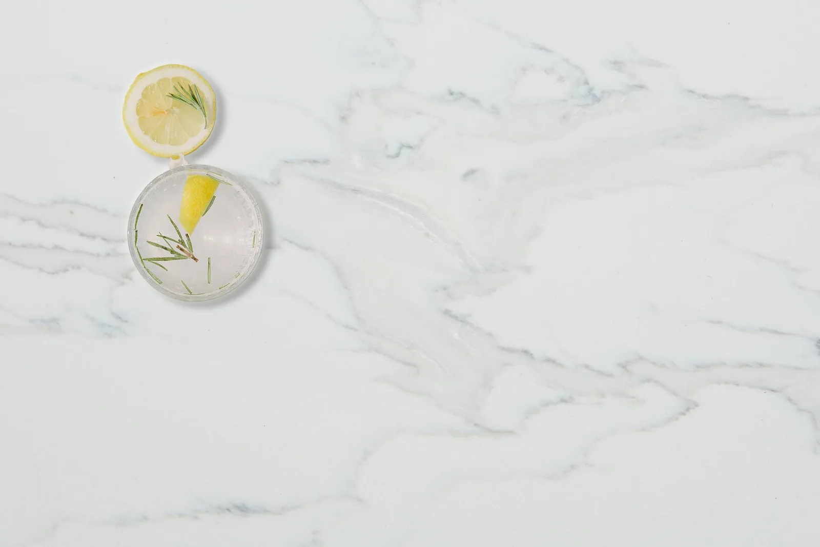 Statuario Vigaria Lucciare Quartz installed — project photo 2