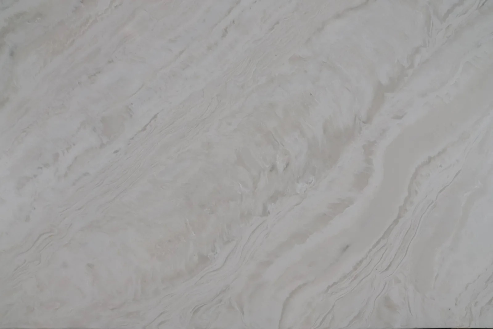 Travertine Onyx Lucciare Quartz installed — project photo 4