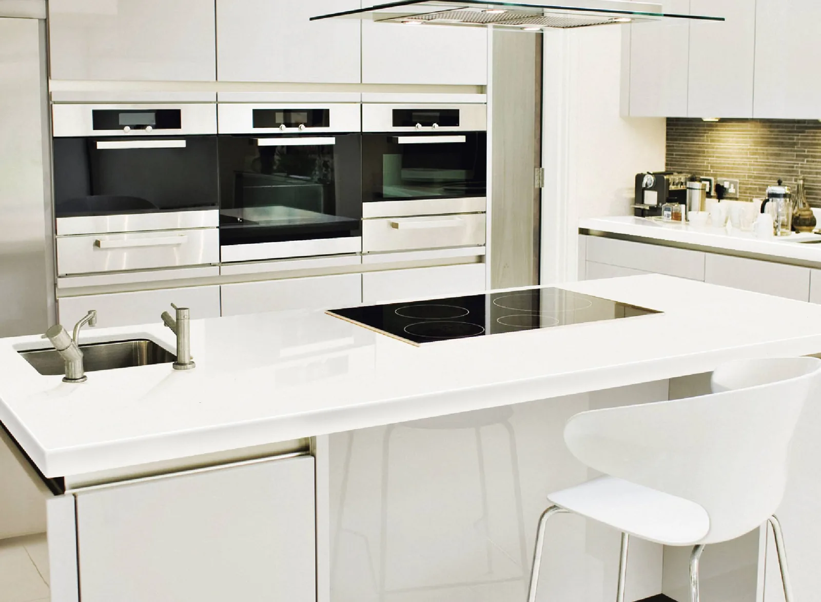 Tribeca White Lucciare Quartz installed — project photo 1